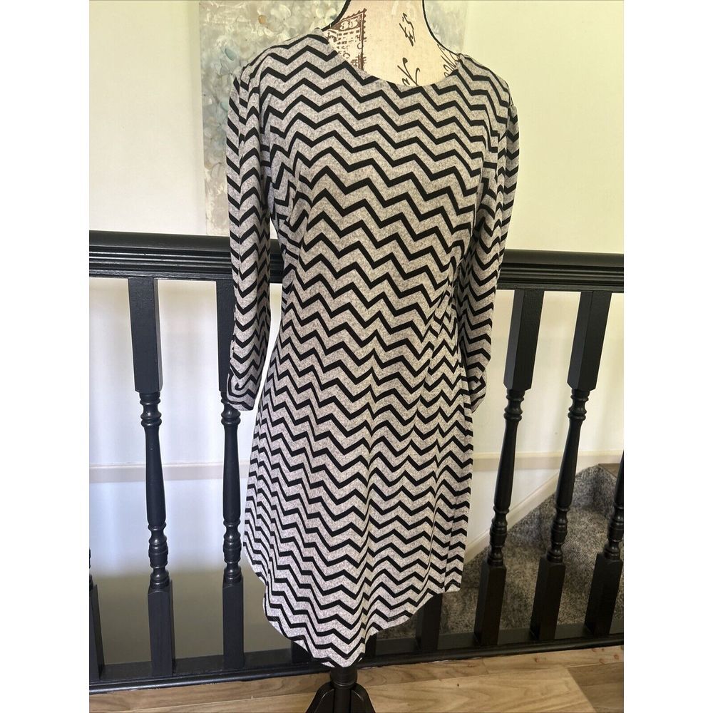 Maurices womens 3/4‎ sleeve knit dress med gray and black